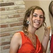 Profesora de inglés impartes clases a niños de todas la edades